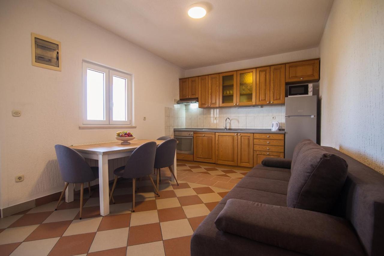 Domus Apartments Бол Экстерьер фото